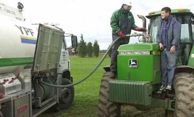 Aumentaron los combustibles: YPF fue la primera en fijar una suba del 2,9 %