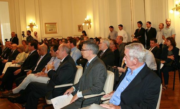 El evento contó con la presencia de representantes del poder ejecutivo municipal y provincial,  y de auspiciantes de la muestra.