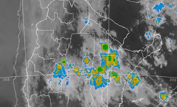 En la imagen se observa como el sistema de nubes se ha desplazado un poco más al norte.