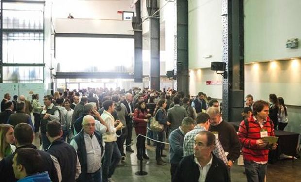 Este miércoles 6 de Agosto en el Salón Metropolitano de la ciudad de Rosario, con casi 3 mil personas inscriptas, comenzó el XXII Congreso Anual de Aapresid.