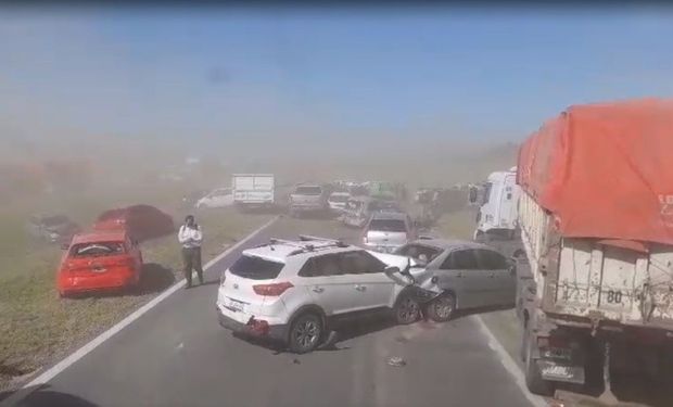 Impresionante accidente múltiple en la autopista Rosario-Córdoba: más de 40 autos involucrados