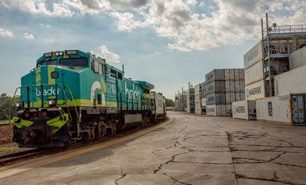 Cada vagão transporta dois contêineres de 20 pés, com capacidade para 540 sacas de açúcar, ou 1.080 sacas por vagão. (foto - Brado)