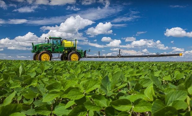 El acuerdo se centra en ofrecer a los productores las importantes ventajas de versatilidad, resistencia y durabilidad de la fibra de carbono integrada a equipos de pulverización autopropulsados.