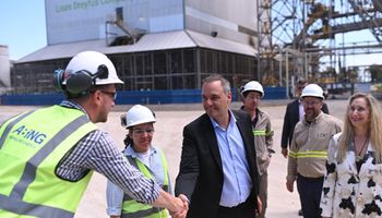 Adorni le habló al campo y dijo que "estén atentos al discurso de Milei del domingo": fue durante la ampliación de la planta de Dreyfus en Timbúes