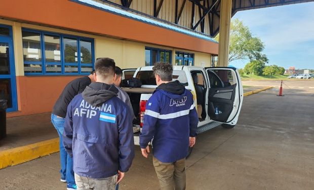 Un brasilero llevaba accesorios para maquinaria agrícola y lo detuvieron en Aduana