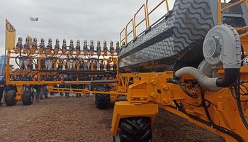ADX Magna: la flamante sembradora de 13 metros de ancho de labor y 13.000 litros de capacidad