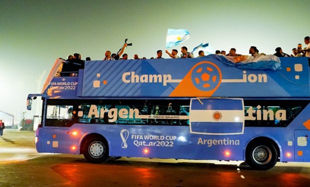 A qué hora llega a Ezeiza la selección argentina con la Copa del Mundo