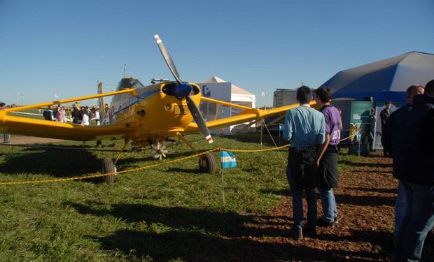 Si bien llegan muchísimos aeroaplicadores buscando las últimas novedades, también arriba una gran cantidad de público general y familia.