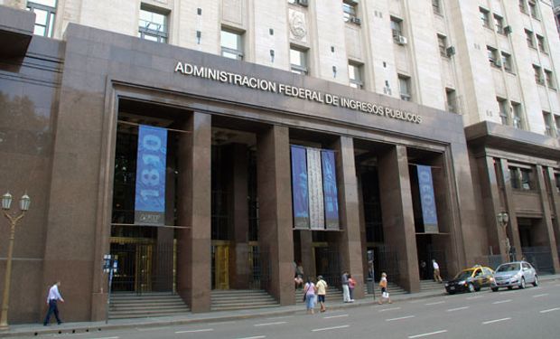 AFIP traba aún más el acceso a divisas para pagar servicios en el exterior
