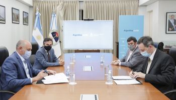 Hidrovía: se firmó el contrato y la Administración General de Puertos asume la gestión temporal 
