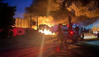 Incendio en una importante fábrica de maquinaria agrícola