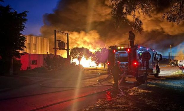 Incendio en una importante fábrica de maquinaria agrícola