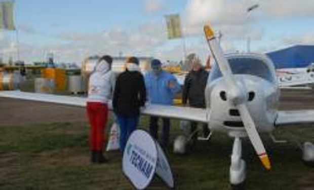 Diversas actividades en el espacio de aviación agrícola