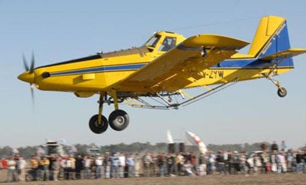 Habrá vuelos de bautismo en avión, helicóptero y planeador. Presencia de globo aerostático.