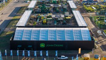 John Deere redobla su apuesta: lanza nuevas pulverizadoras, siembra local y acelera la revolución digital del agro en Expoagro