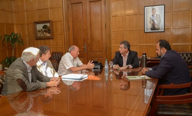 Del encuentro participaron secretario de Agricultura, Ganadería y Pesca, Guillermo Bernaudo y por el subsecretario de Lechería, Alejandro Sammartino.