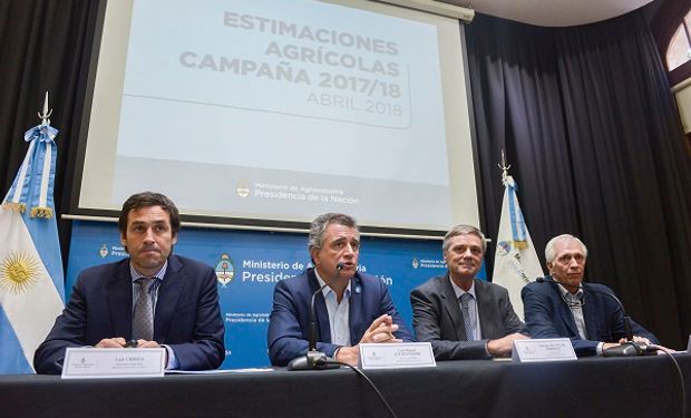 El ministro de Agroindustria, Luis Etchevehere, presentó las cifras oficiales de las estimaciones para la campaña.