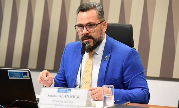 Segundo Alan Rick, as armas de calibres 5,56 mm e 7,62 mm já foram liberadas para proprietários rurais para controle de proliferação de javaporcos. (Foto - Jefferson Rudy/Ag. Senado)