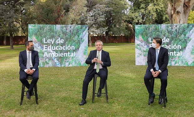 Con referencia a los "agrotóxicos", Alberto Fernández promulgó la Ley de Educación Ambiental Integral