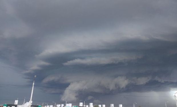 Rige un alerta por tormentas fuertes del SMN.