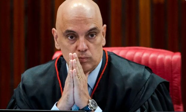 Parlamentares encaminham pedido de impeachment de Moraes: “ditadura da toga”