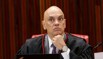 Alexandre de Moraes mantém alta do IOF do governo e veta cobrança sobre risco sacado