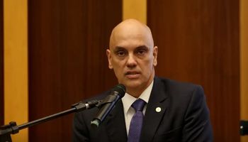 “Não há chance de recuar um milímetro”, diz Alexandre de Moraes a jornal dos EUA