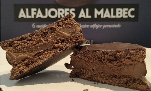 El alfajor combina dos clásicos argentinos: el dulce de leche y el malbec.