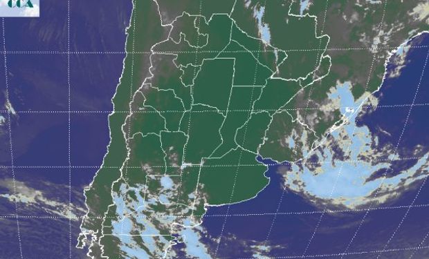 En la foto satelital se aprecia la perturbación que generó las lluvias del fin de semana y un nuevo frente que en forma desorganizada avanza desde el sudoeste.