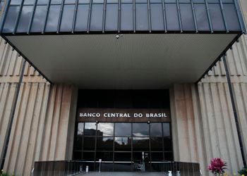 Banco Central tem prejuízo de R$ 119,97 bilhões após queda do dólar