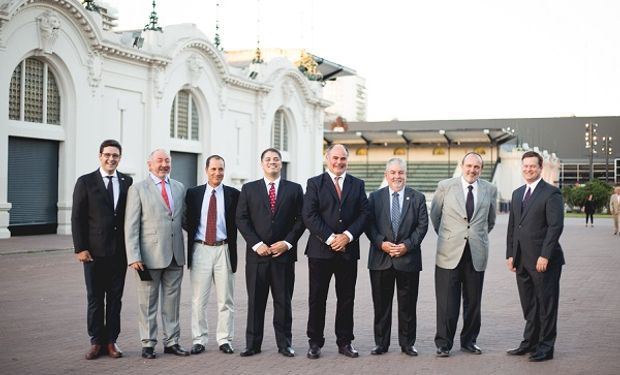 De izquierda a derecha: Christian Galeano Penayo, Ricardo Bedoya, Luis Carrau Gallinal, Fábio Schuler Medeiros, Álvaro Díaz Nadal, Billy Estrada, Alfredo Gusmán y Dan Moser