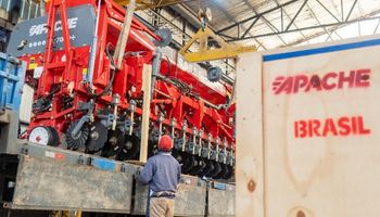 La sembradora argentina que inicia pruebas estratégicas en Brasil: se adaptó con 13 líneas y una distancia entre surcos de 45 centímetros