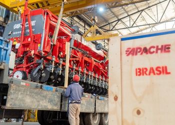 La sembradora argentina que inicia pruebas estratégicas en Brasil: se adaptó con 13 líneas y una distancia entre surcos de 45 centímetros