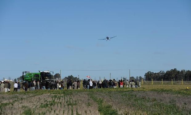 Demostración en Coronel Suarez sobre el uso óptimo y cuidadoso de los fitosanitarios en el campo.