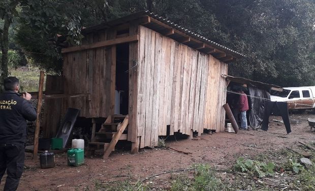 Polícia Militar do Rio Grande do Sul libertou quatro trabalhadores argentinos, entre eles um adolescente, de condições degradantes de trabalho