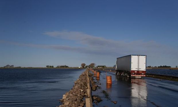 Inundacion a orillas de la ruta 8, en Arias, provincia de Cordoba. Foto: Diego Lima