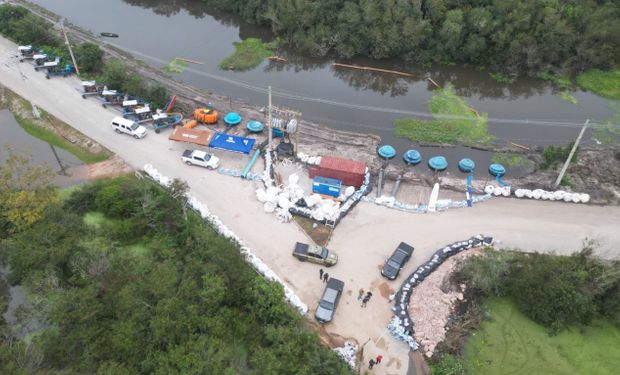 Agricultores usam técnica de drenagem do arroz para escoar inundação em Porto Alegre