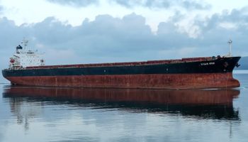 Un buque con maíz proveniente de Brasil y con destino a Irán fue atacado por dos misiles en el mar Rojo