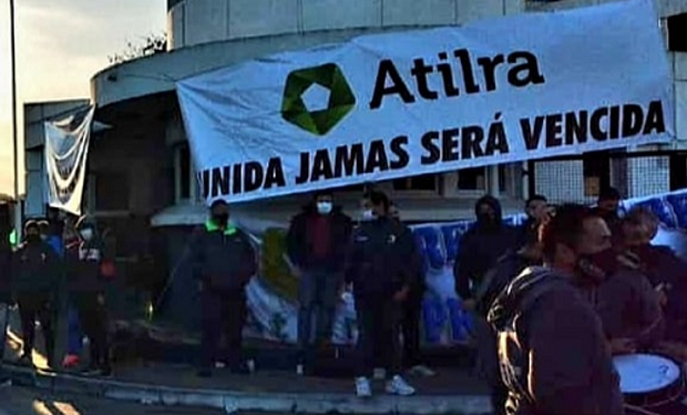 Qué reclaman los trabajadores lecheros que coparon Panamericana