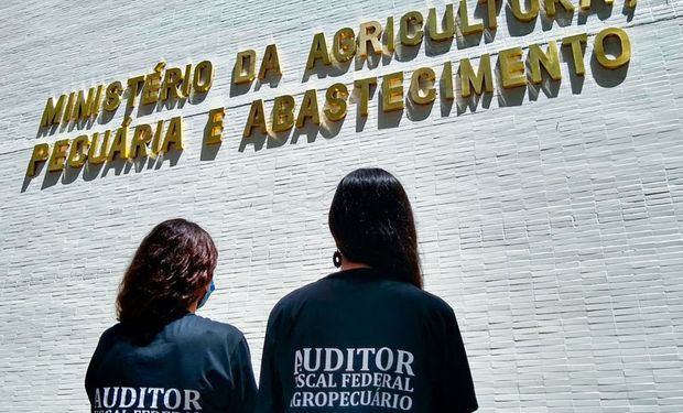 Fiscais agropecuários apontam falta de diálogo do Governo Federal e votam indicativo de greve