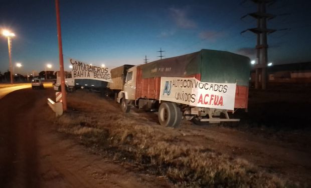 Puertos de Bahía Blanca bloqueados: transportistas reclaman por la normativa de peso y potencia