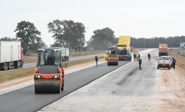 Trabajos en la construcción de autopista en la RN 34, en Santa Fe.