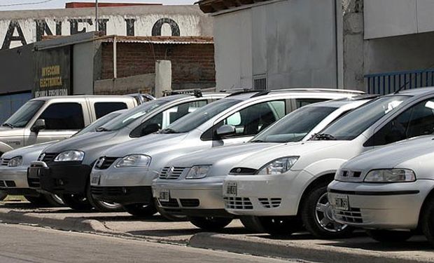 La devaluación también le metió presión al valor de los autos usados