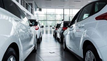 Alarma en el sector automotriz por falta de oferta completa: se patentaron 43.256 vehículos en enero