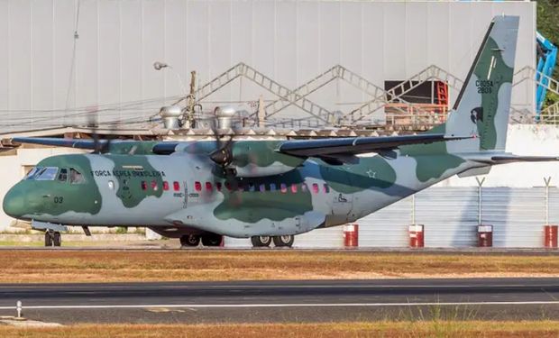 Lula troca de avião após falha no motor no Pará e diz que vai dormir em barco na COP30