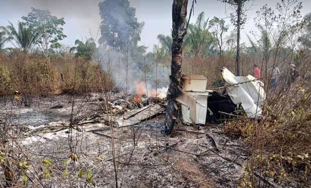 Avião cai em fazenda e mata empresário rural, dois netos e mais duas pessoas em Mato Grosso