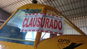 Por falta de habilitación clausuran avión pulverizador en Córdoba