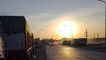 Cuatro días de paro: transportistas mantienen el bloqueo en los puertos de Bahía Blanca y Necochea