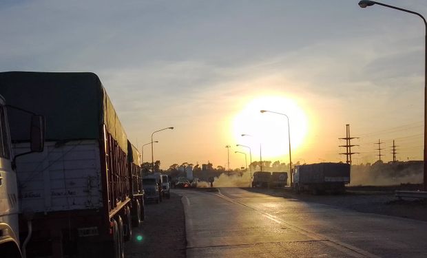 Cuatro días de paro: transportistas mantienen el bloqueo en los puertos de Bahía Blanca y Necochea