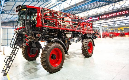 Empresa amplia portfólio, aposta em pulverização e reforça alternativas financeiras em meio a cenário mais desafiador para o produtor